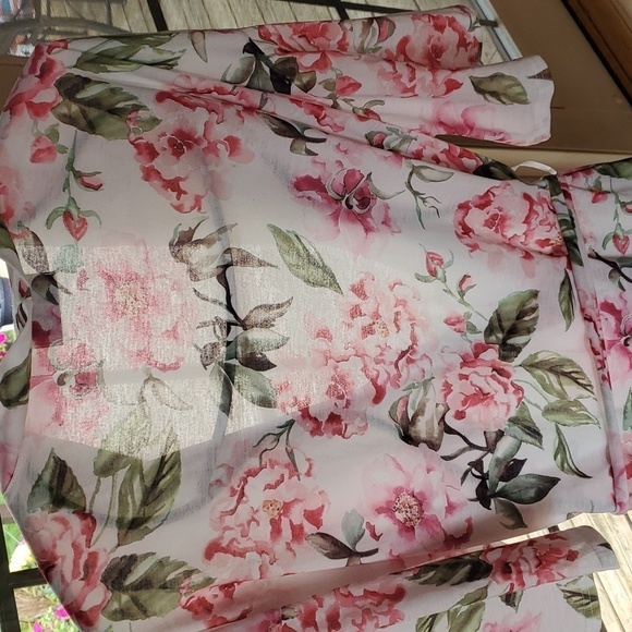 Show me your Mumu Brie White Pink Floral Tie Sz. OS Robe - Picture 8 of 10